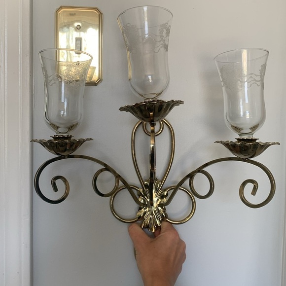 Set Of 2 Vintage Brass Flower Wall Mount Candelabra Three Arm Mount 
Ornate gold - Picture 10 of 16
